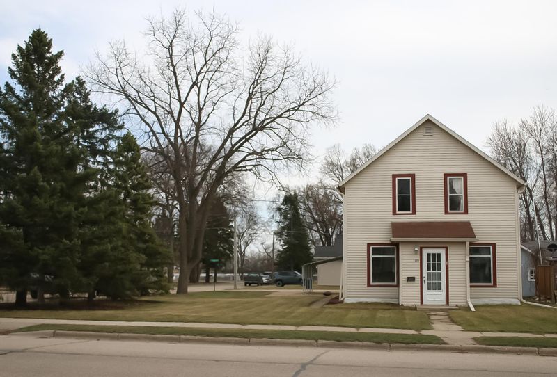 401 W 5th St, Morris, MN 56267