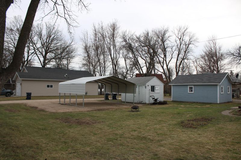 401 W 5th St, Morris, MN 56267
