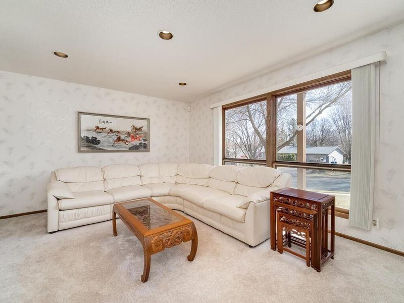 7808 W 101st St, Bloomington, MN 55438