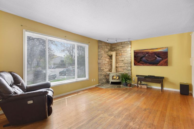 7365 Landau Dr, Bloomington, MN 55438