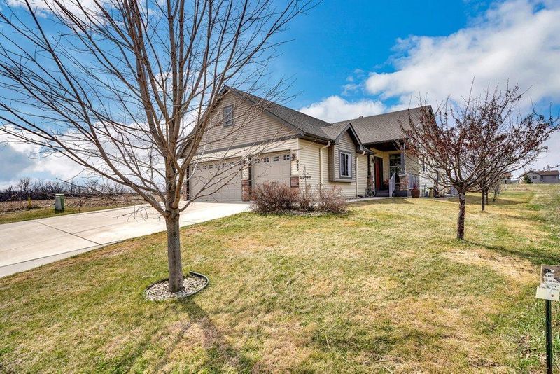 936 Snowbird Dr, Red Wing, MN 55066