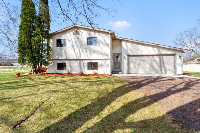 8677 Giffort Ave NE, Monticello, MN 55362