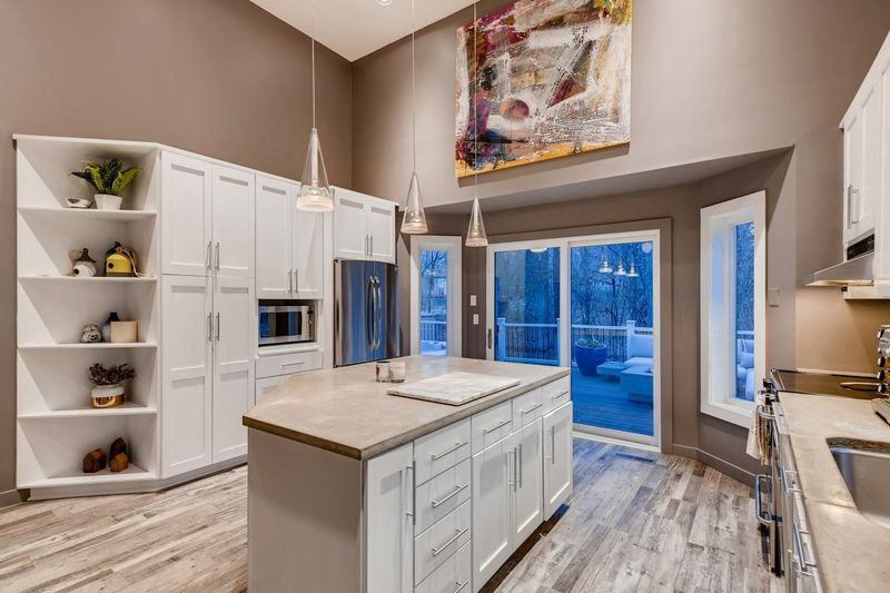 11151 Joy Ln, Minnetonka, MN 55305