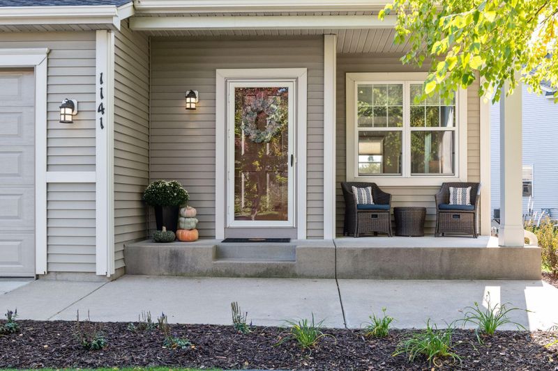 1141 Grove Cir, Victoria, MN 55386