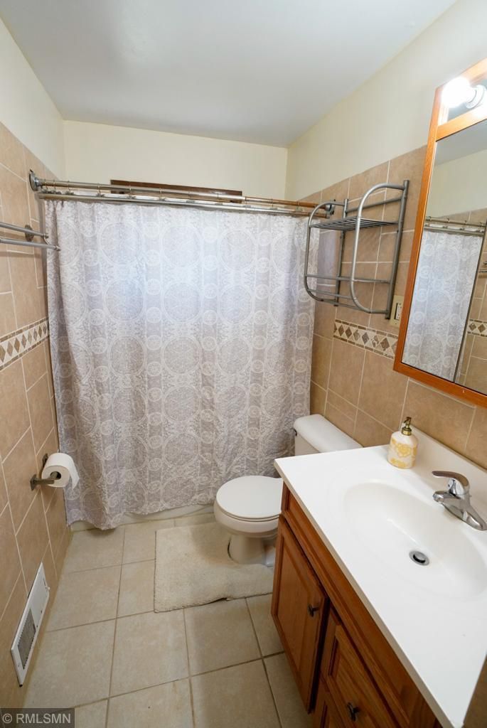 1736 Leone Ave, Saint Paul, MN 55106