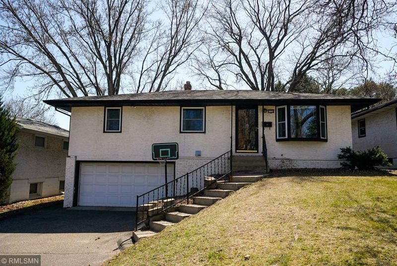 1736 Leone Ave, Saint Paul, MN 55106