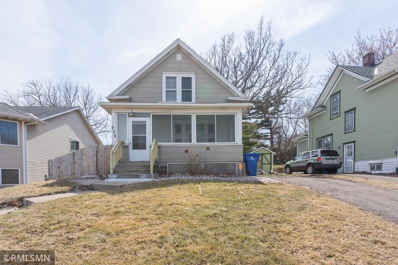 956 Pacific St, Saint Paul, MN 55106