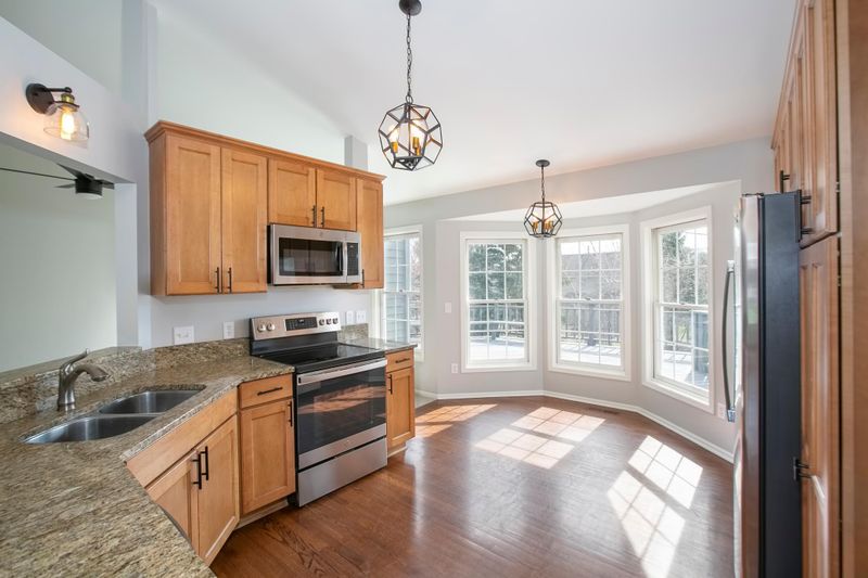 8569 Braxton Dr, Eden Prairie, MN 55347
