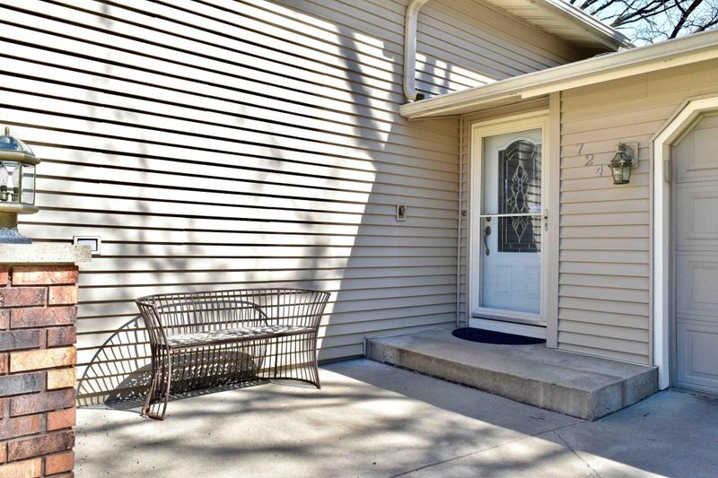 724 35th Ave NW, Rochester, MN 55901