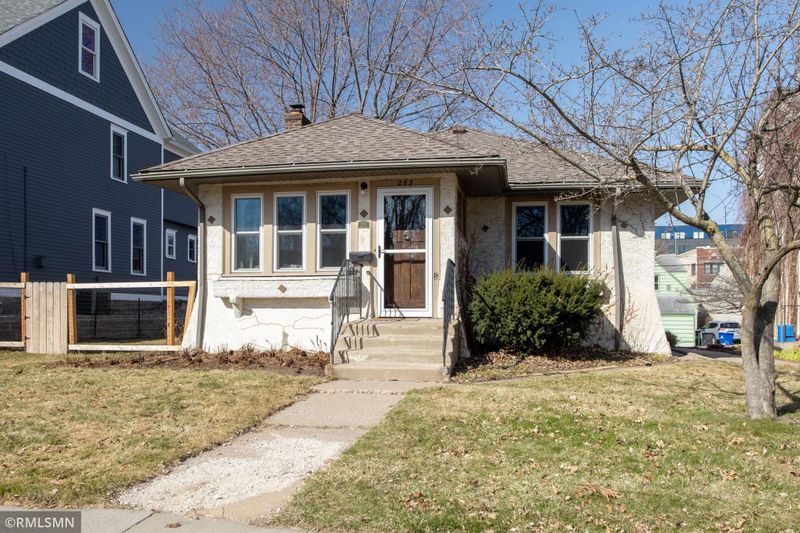 263 Saratoga St S, Saint Paul, MN 55105