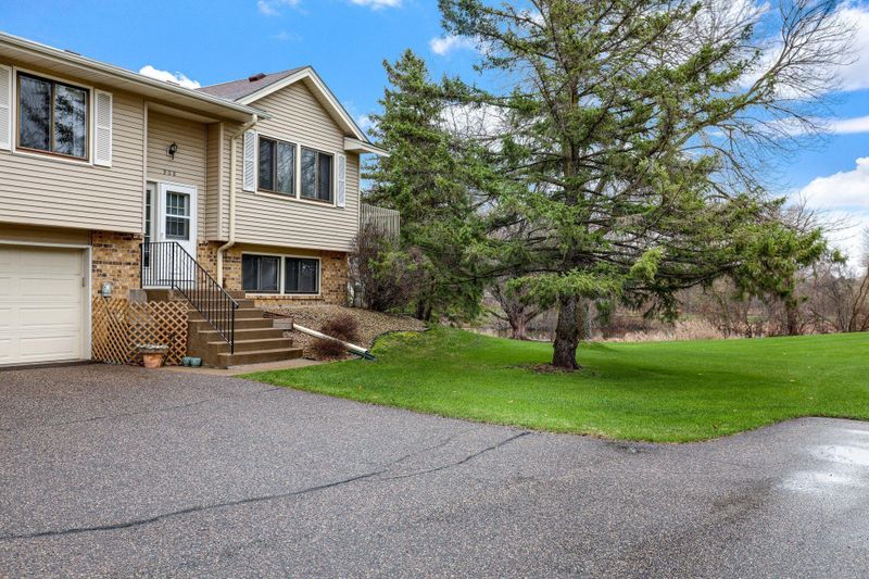 908 Lawnview Ave, Shoreview, MN 55126