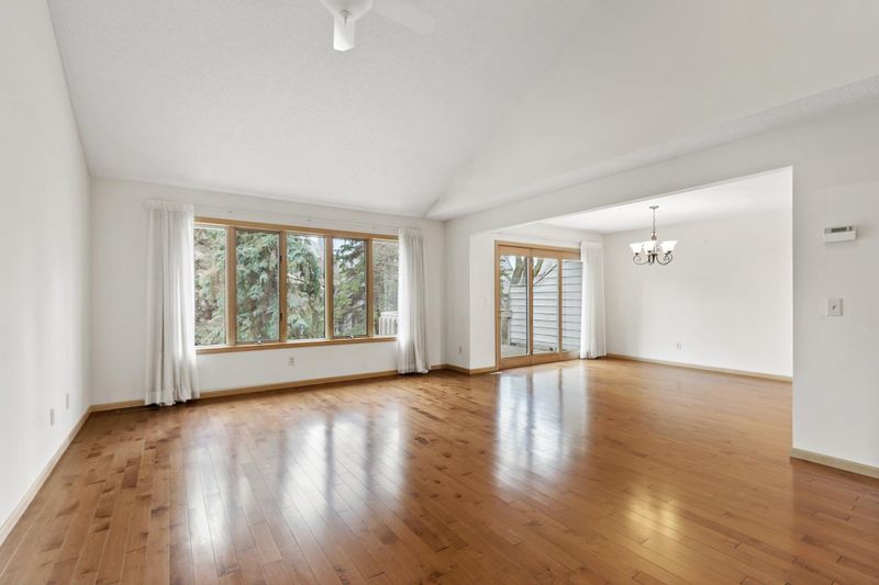 7410 Cahill Rd, Edina, MN 55439