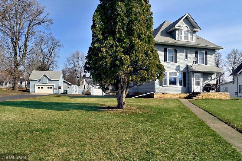 241 Atlantic Ave E, Dassel, MN 55325