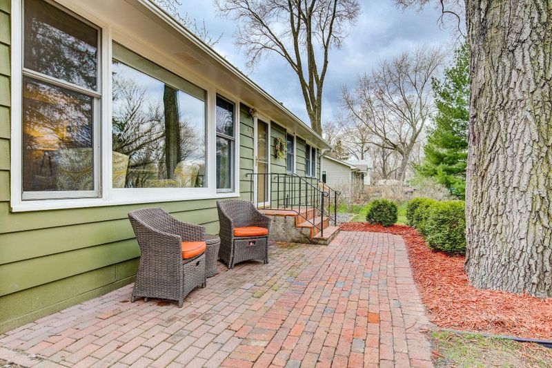 956 Robinhood Pl, Shoreview, MN 55126
