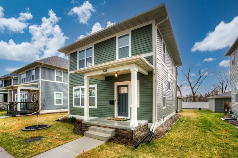 1211 50th Ave N, Minneapolis, MN 55430