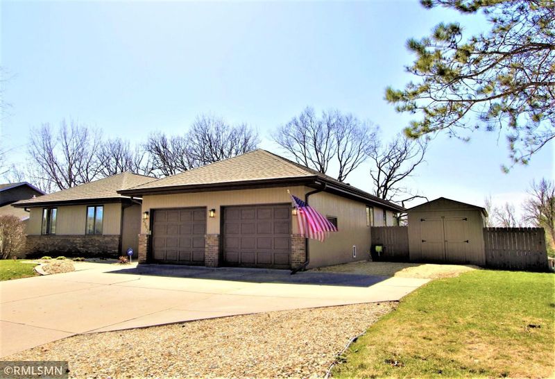 2392 Clover Ln, Red Wing, MN 55066