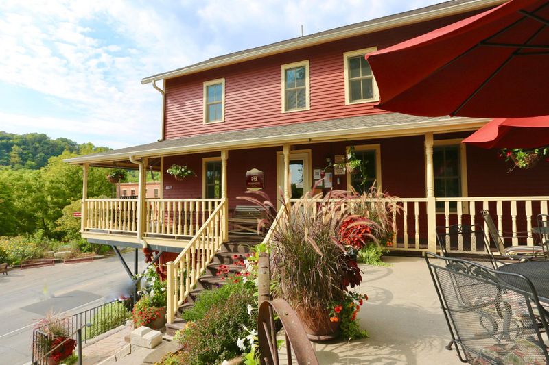 106 Parkway Ave S, Lanesboro, MN 55949