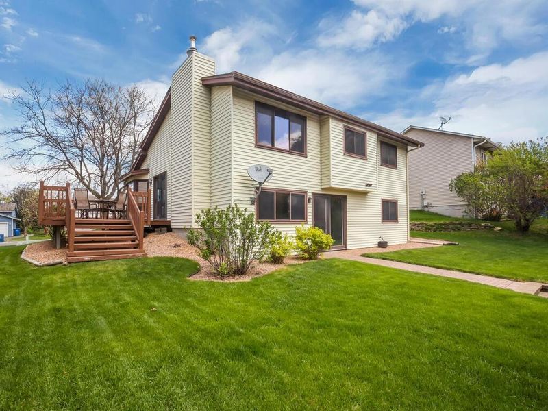 1956 Covington Ln, Eagan, MN 55122
