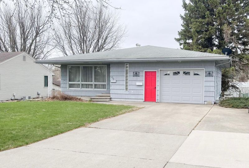 237 Lakehill Dr, Worthington, MN 56187