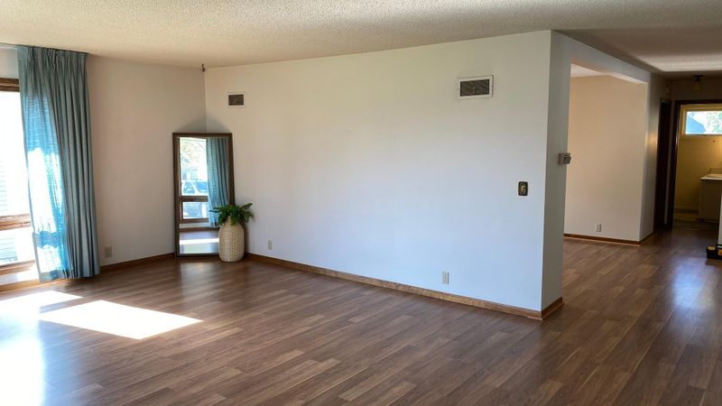 237 Lakehill Dr, Worthington, MN 56187