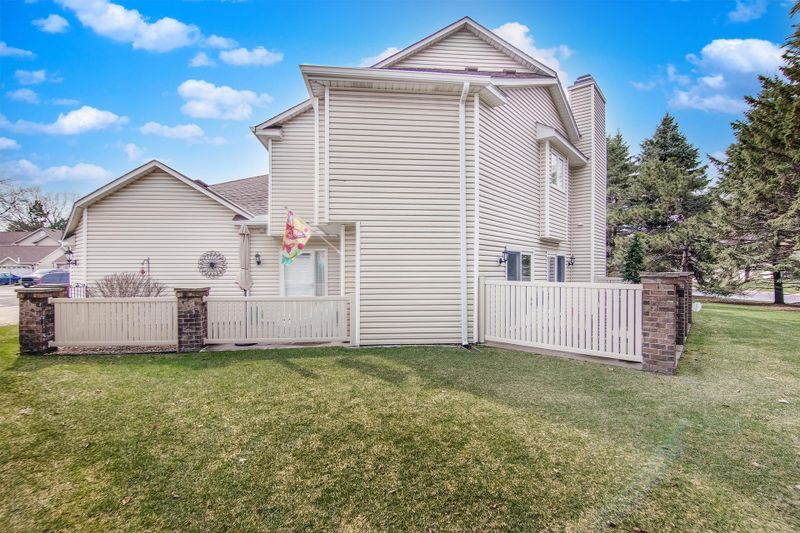 1009 Hill Ct, Shoreview, MN 55126
