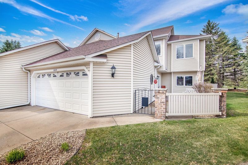 1009 Hill Ct, Shoreview, MN 55126