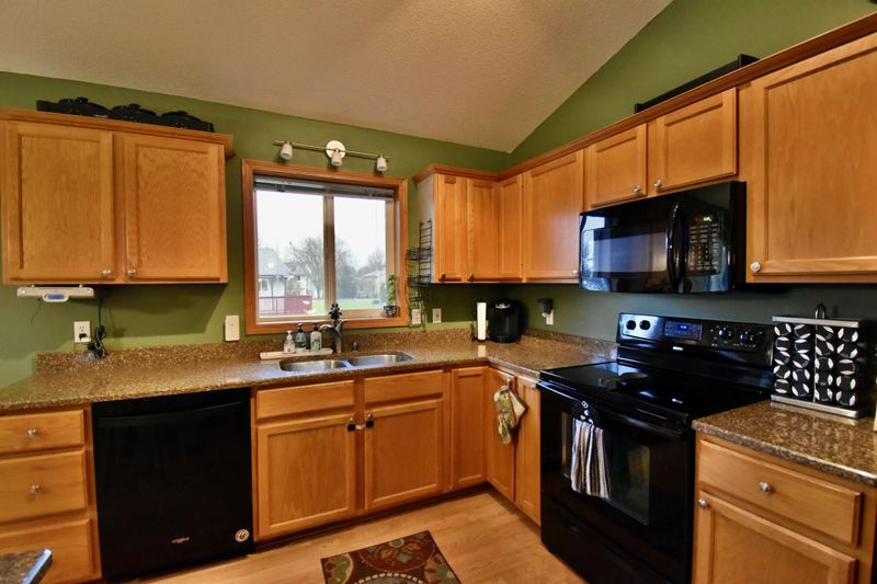 517 Terrace Rd NW, Saint Michael, MN 55376