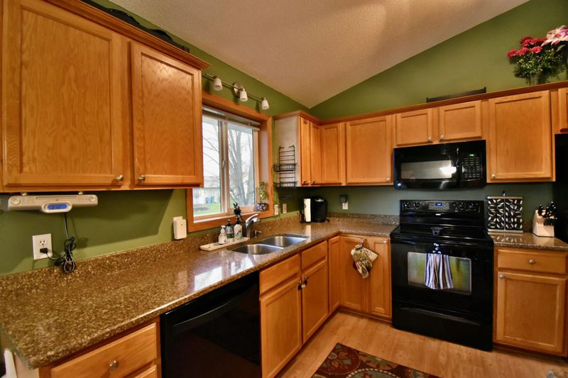 517 Terrace Rd NW, Saint Michael, MN 55376