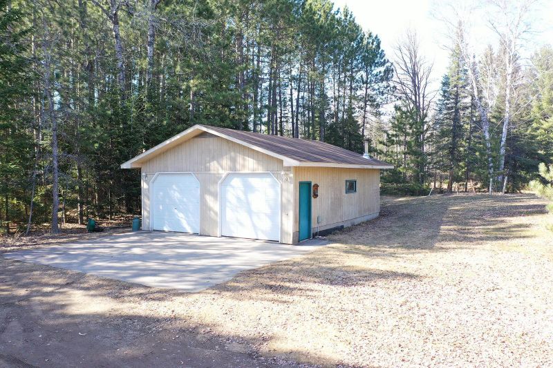 6334 Juniper Ln, Gilbert, MN 55741