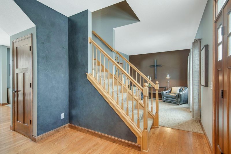 8216 Shenandoah Ln N, Maple Grove, MN 55311
