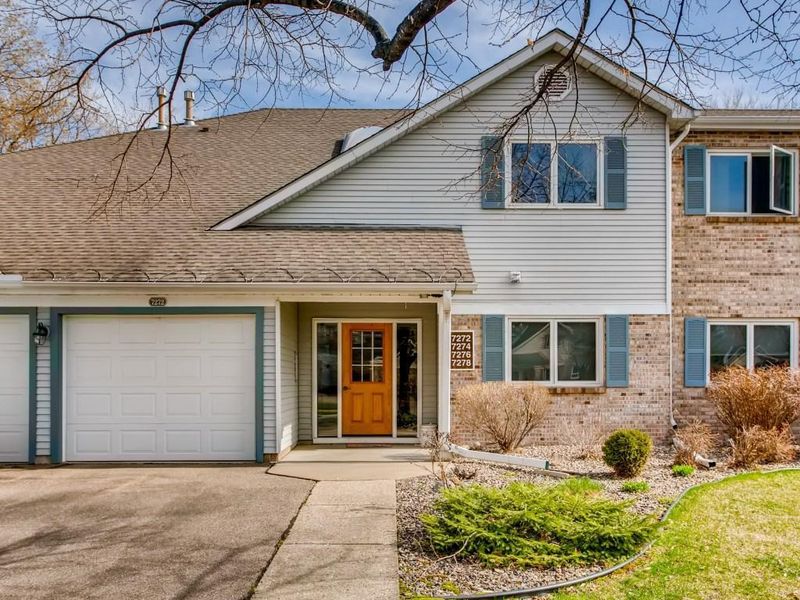 7272 Hunters Rn, Eden Prairie, MN 55346