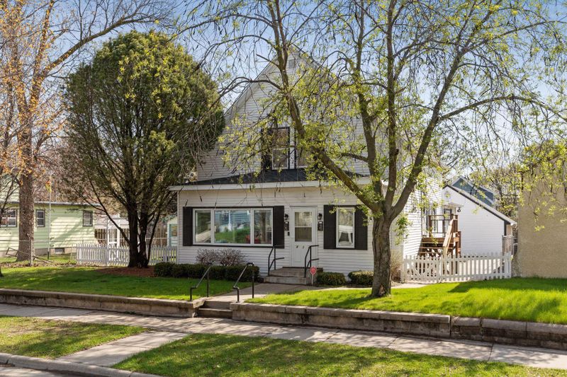832 Howell St N, Saint Paul, MN 55104