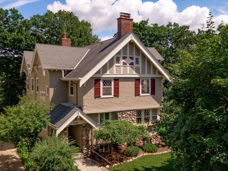 1721 James Ave S, Minneapolis, MN 55403