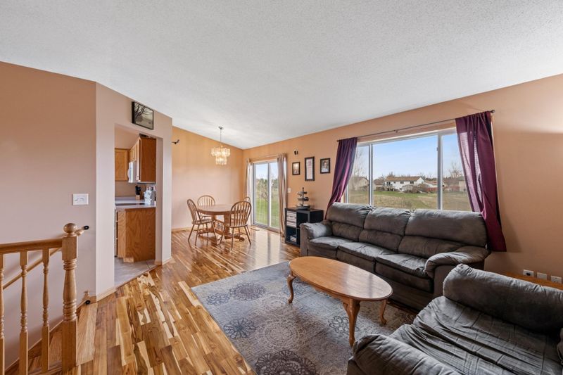 1335 10th Ave SE, Cambridge, MN 55008