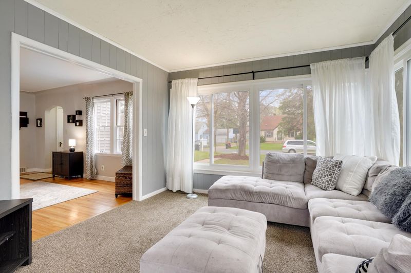 933 Evar St N, Maplewood, MN 55119