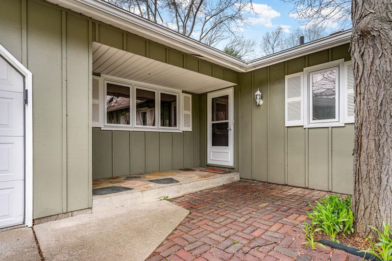 3003 Selkirk Dr, Burnsville, MN 55337