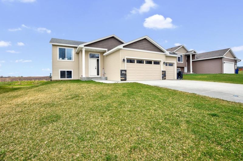 208 Whitetail Ln, Kenyon, MN 55946