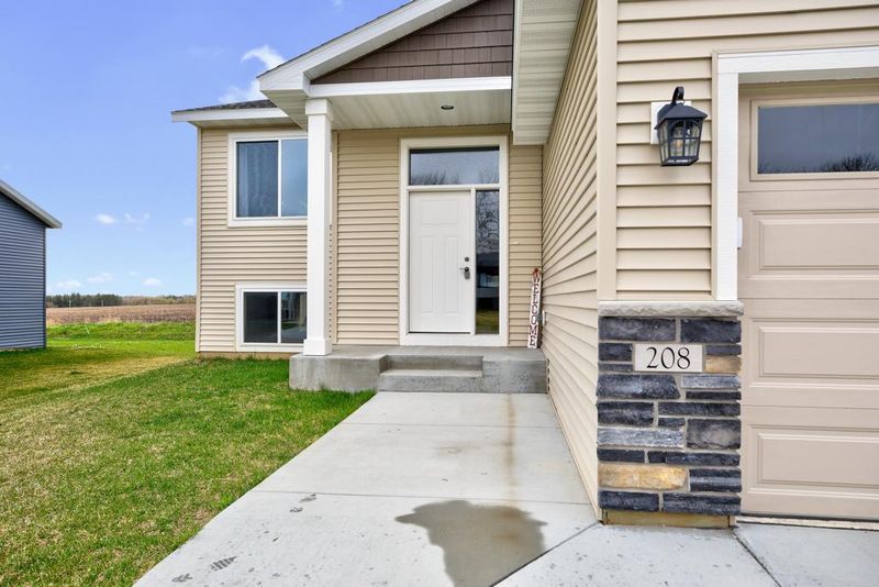 208 Whitetail Ln, Kenyon, MN 55946