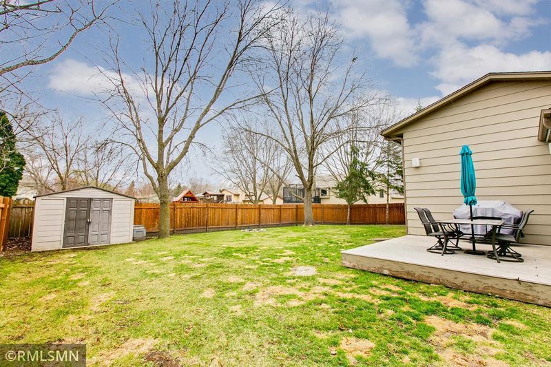 7167 Peterson Trl, Hugo, MN 55038