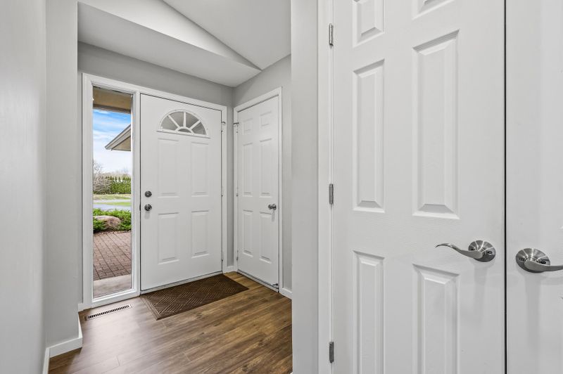 8511 240th St E, Lakeville, MN 55044