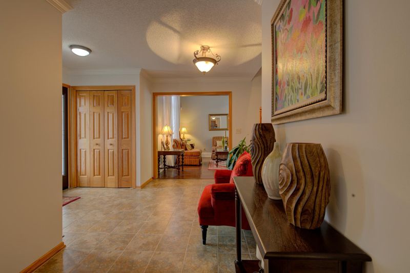 3208 Eagle Ridge Dr E, Willmar, MN 56201
