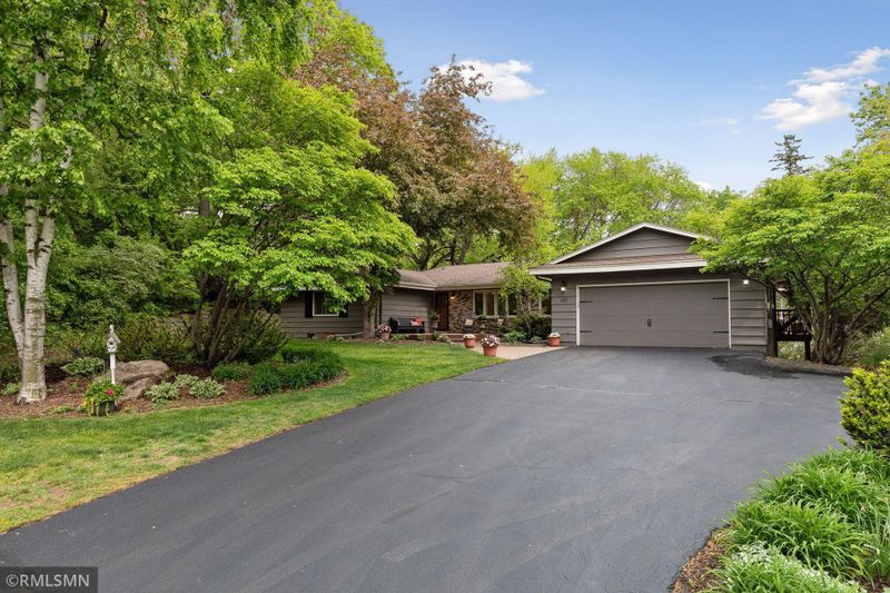 101 Norman Ridge Dr, Bloomington, MN 55437