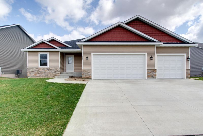129 Bluff Ln, Dundas, MN 55019