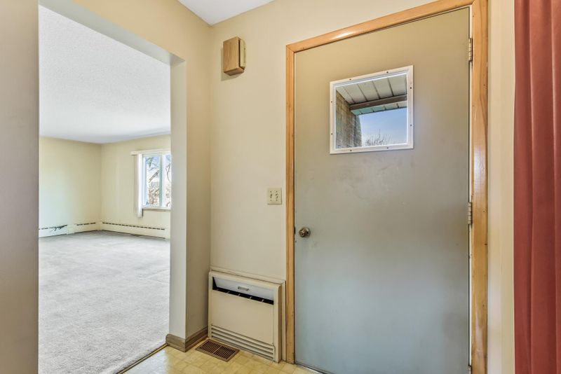 417 E Main St, Waconia, MN 55387