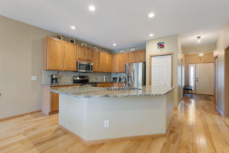 10921 Thone Rd, Woodbury, MN 55129