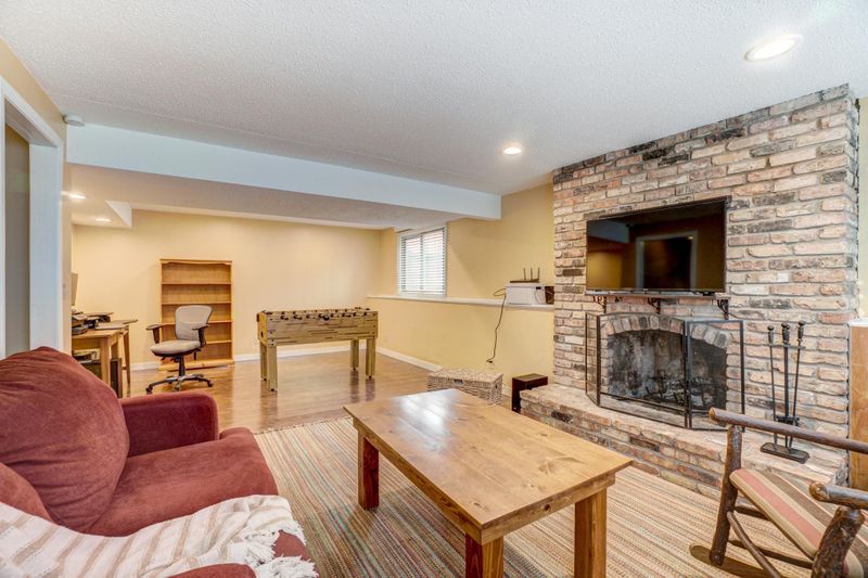 2489 Brookview Dr E, Maplewood, MN 55119
