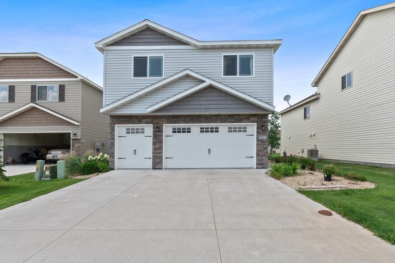 9177 Golden Pond Ln N, Monticello, MN 55362