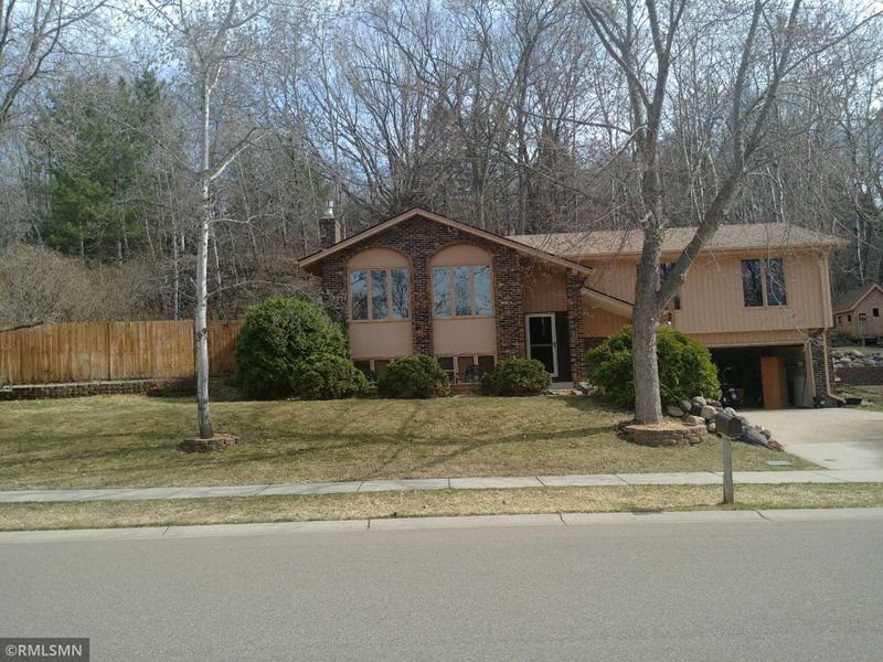 148 Chaparral Dr, Apple Valley, MN 55124