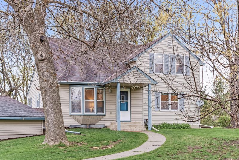 7425 Chippewa Trl, Chanhassen, MN 55317