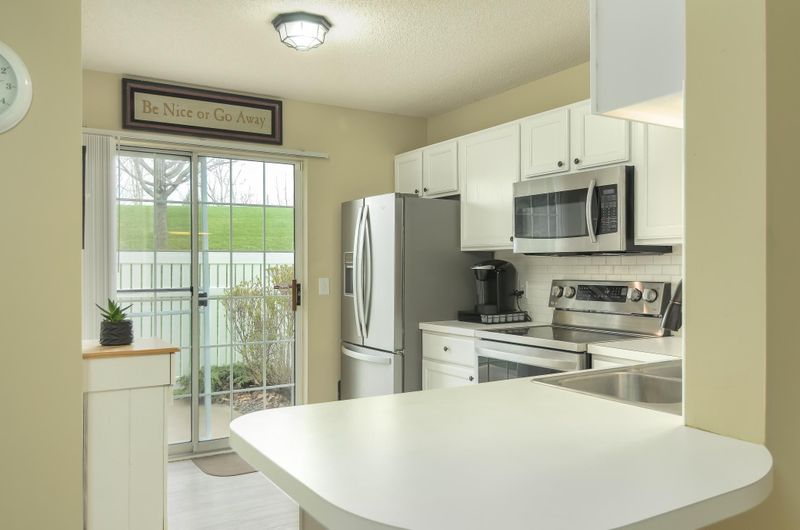1850 Michael Point Dr #144, Eagan, MN 55122